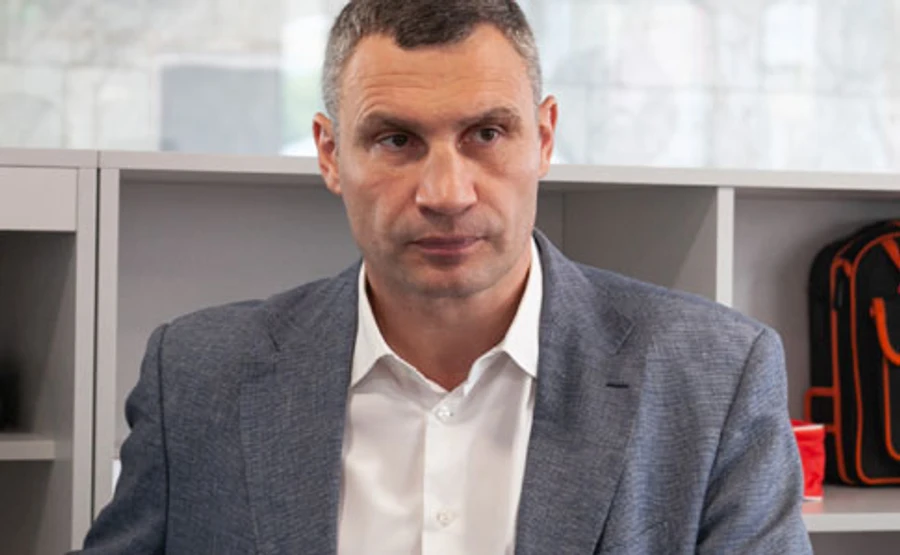 Кличко пригрозил выборами, если ему не позволят сидеть на двух стульях