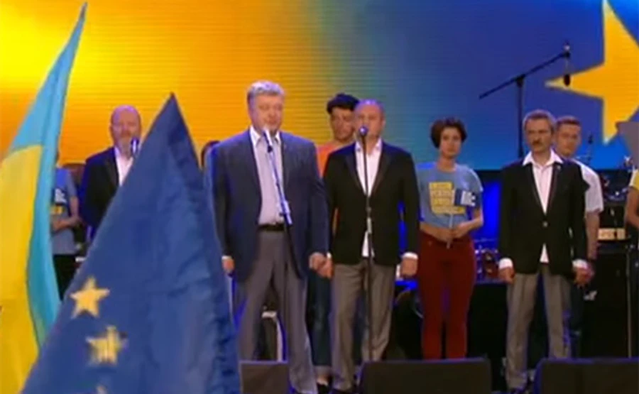 Украина ведет переговоры с ЕС об отмене платы за роуминг - Порошенко