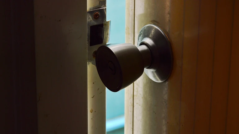 Бачили живим близько 4 років тому: у Києві в квартирі виявили муміфіковане тіло літнього чоловіка