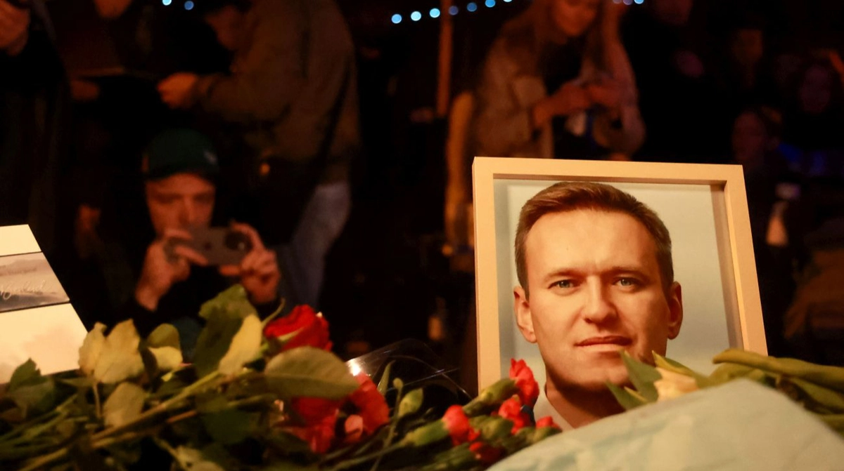 Russia dismisses Navalny poisoning statement as "disinformation" and "mockery of the dead"