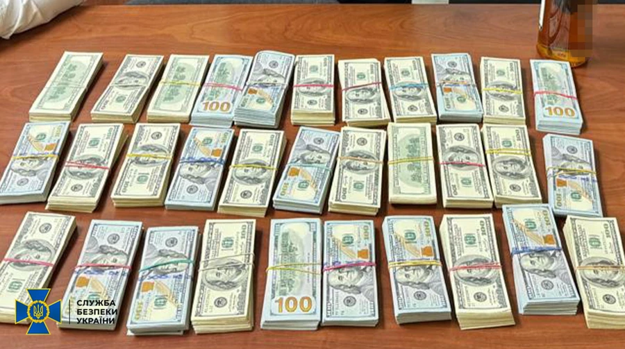 Корупція на укриттях для літаків: затримали командувача логістики Повітряних сил і очільника управління СБУ