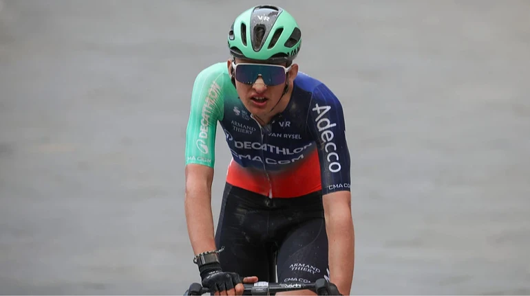 Макрон хоче перешкодити об'єднанню зіркового Погачара з головним талантом велоспорту з Франції