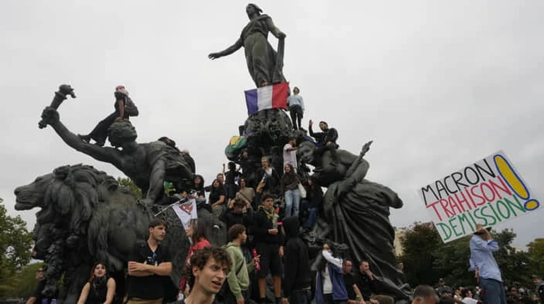 Флирт с Марин Ле Пен: как Макрон выбрал премьера Франции и какие последствия будет иметь это решение