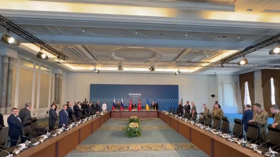 Ukraine and Russia begin talks in Istanbul – video