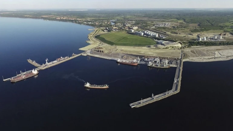 Russia detains tanker sailing from Estonia for first time