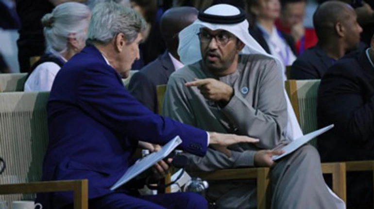 Війна та мир у Дубаї: світ поляризується між Заходом та нафтогазовими диктатурами на чолі з Росією