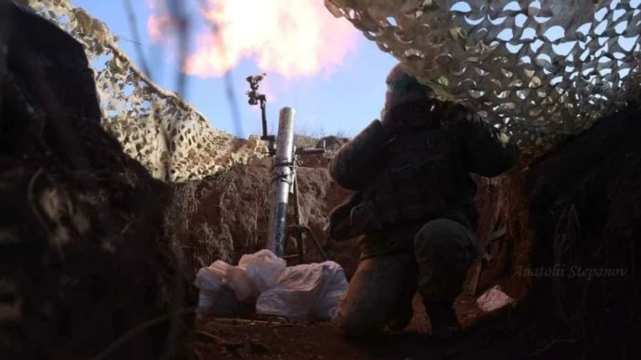 Самые ожесточенные бои идут за три города, с начала суток отбили более 40 атак - сводка