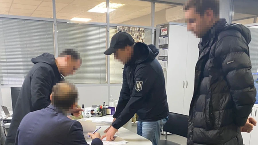 Керівників митного посту Столичний спіймали на регулярних хабарях