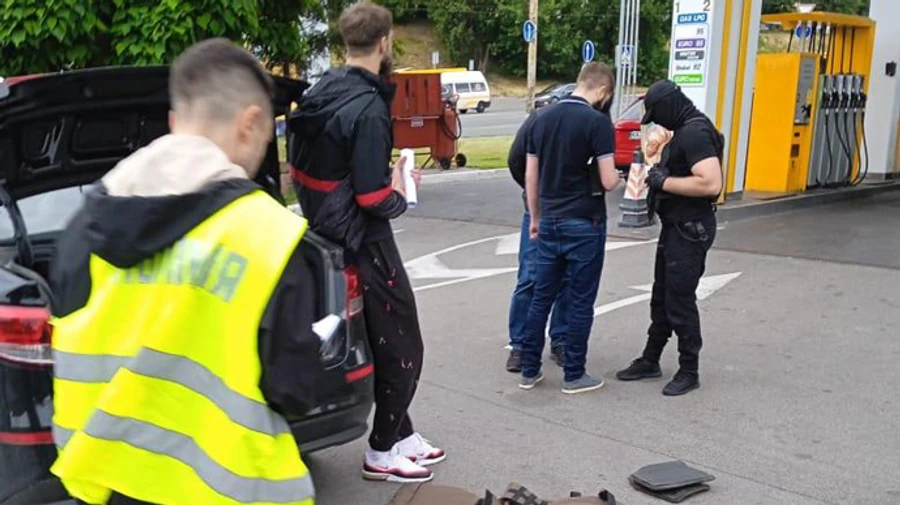 Шахрай продавав волонтерам неякісні бронежилети – його затримали