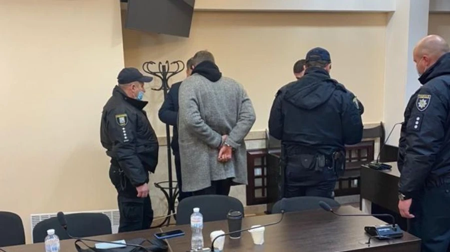 Двое бывших судей получили по 7 лет тюрьмы за взятку