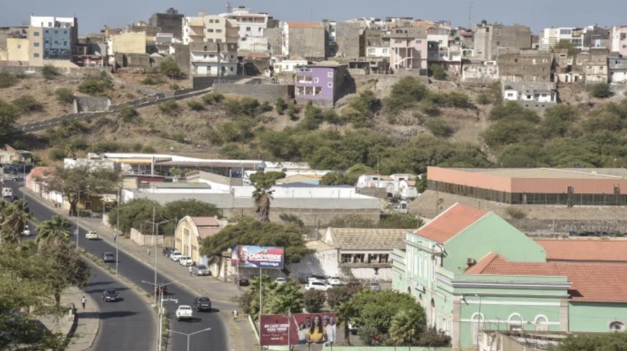 Власти Кабо-Верде, где прячется Поклонская, выдали США посланника Мадуро