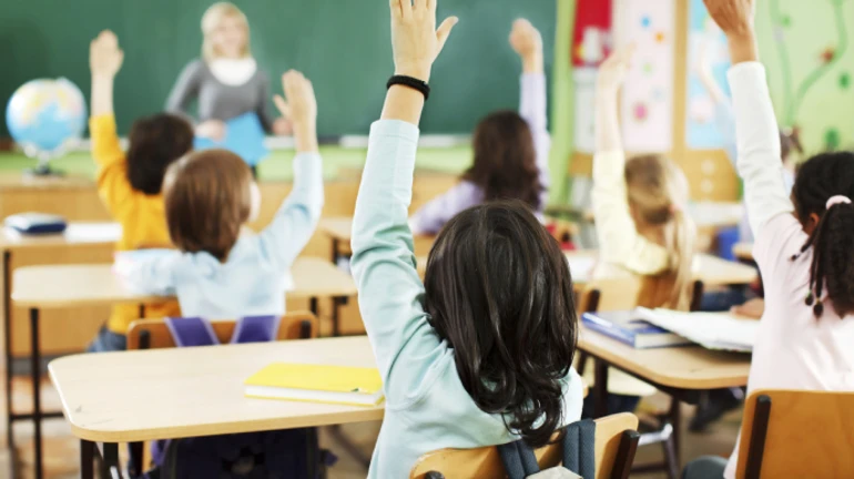 Зеленский: 150 тысяч детей получат денежную помощь к учебному году