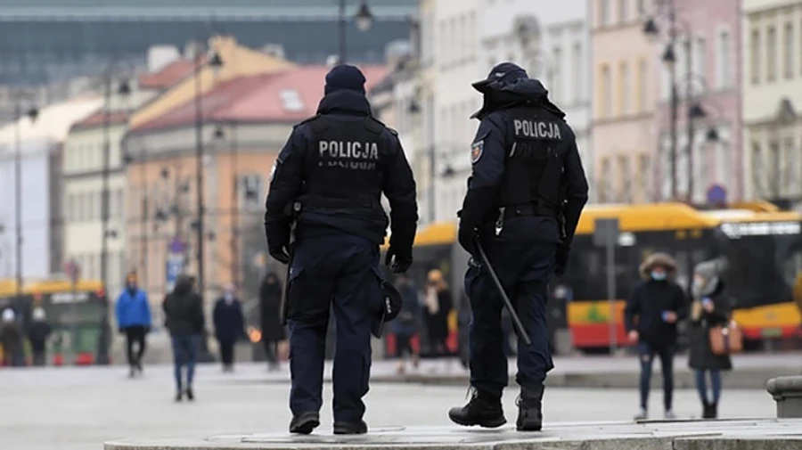 У Польщі можуть запровадити комендантську годину