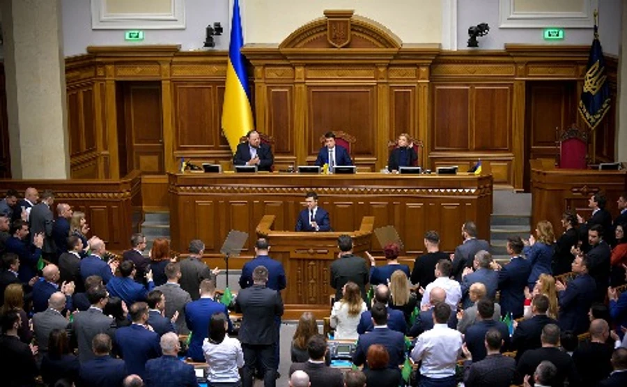 Зеленський проводить зустрічі зі слугами, щоб повернути стосунки з фракцією