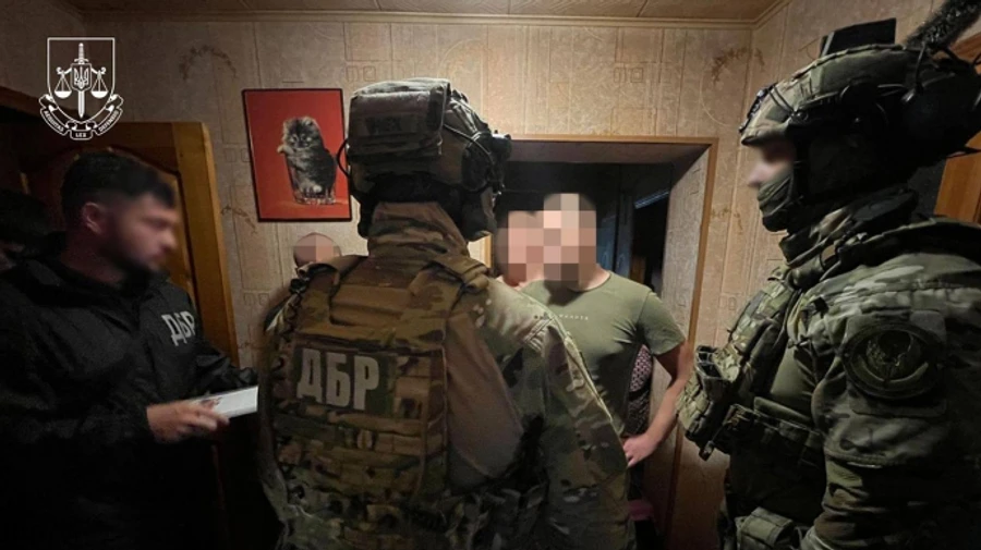 Издевательства и принуждение к сверхурочной работе: ГБР задержало 5-х должностных лиц колонии в Харькове