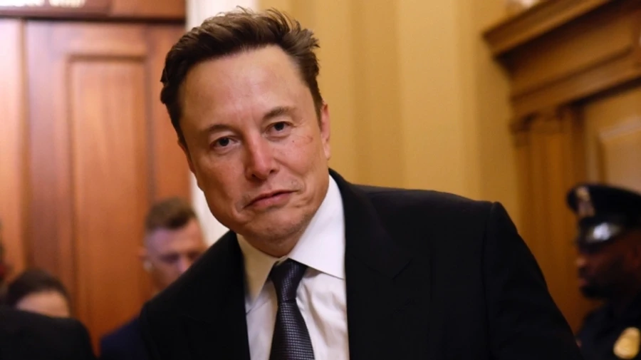 Маск отреагировал на критику Лондона опросом о том, должны ли США освободить британцев от тирании