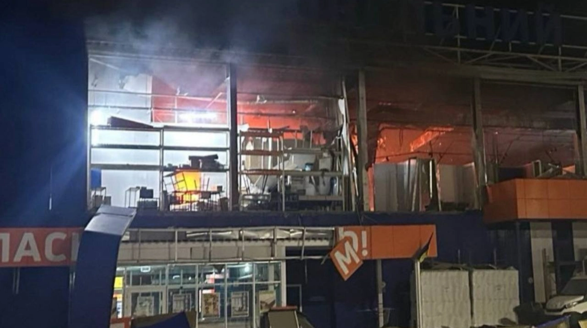 Russian forces attack Zaporizhzhia: shopping centre damaged, one person injured – photo