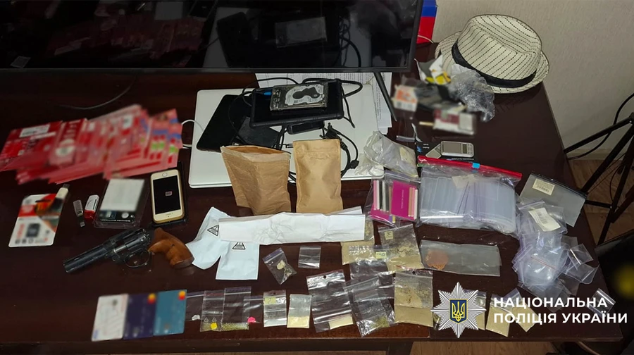 Кур’єри-таксі та клієнти з шоу-бізнесу: на Київщині ліквідували канал збуту кокаїну з Латинської Америки