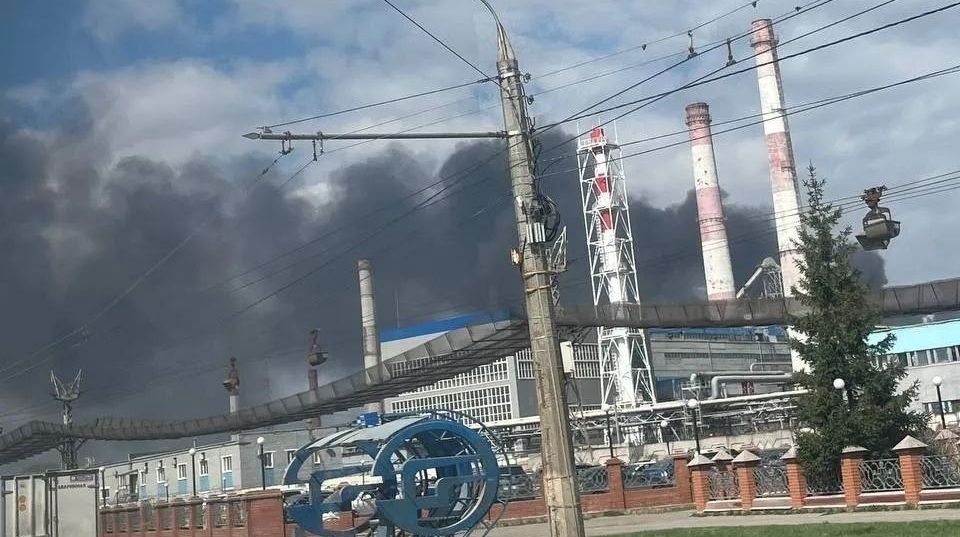 Дрони атакували завод у російському Башкортостані, який виробляє авіапальне