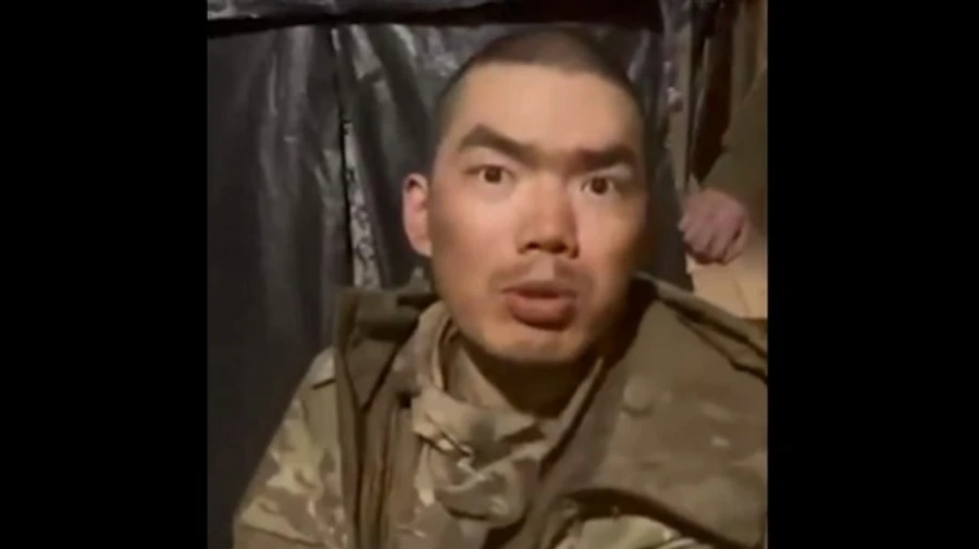 Ukrainian troops capture two Chinese citizens fighting for Russia – video