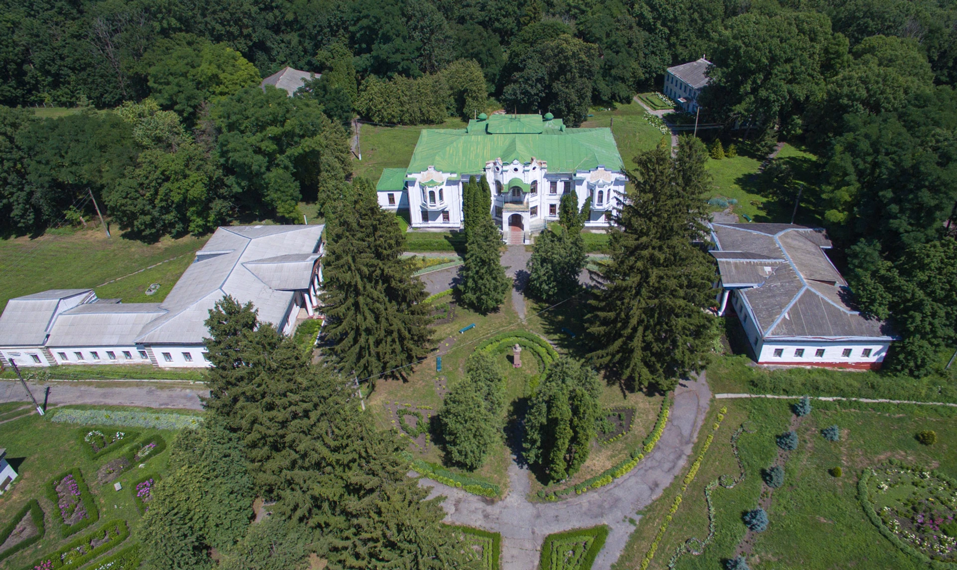 Піраміда, таємне кохання Шевченка та червона Мата Харі і віцепрем'єр Британії. Чому потрібно побувати в Березовій Рудці на Полтавщині