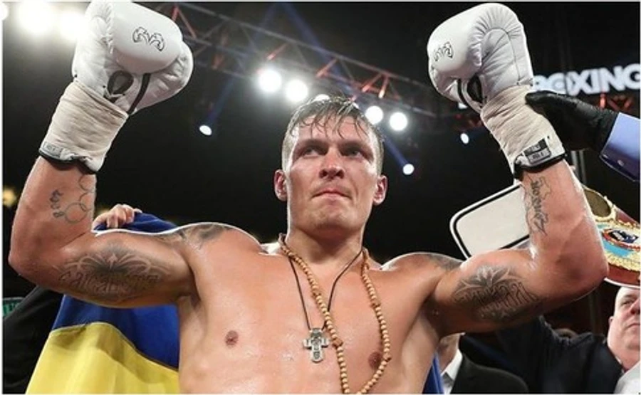 Усик переміг Брієдіса і став володарем 2 чемпіонських поясів