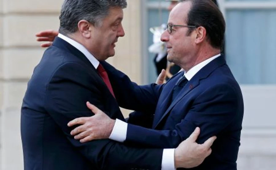 Порошенко сообщил Франции и Германии об ухудшении ситуации