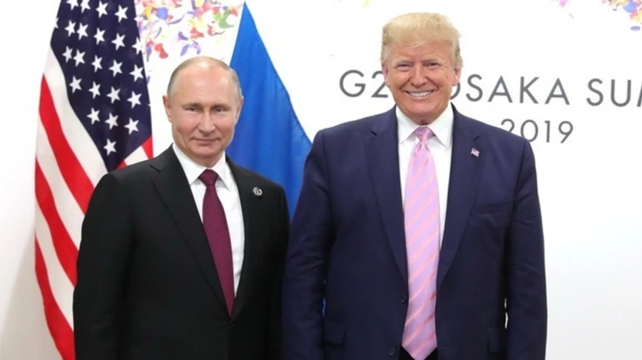 СМИ: Трамп планирует лично и с почестями встретить Путина на Аляске