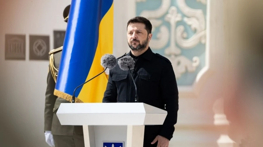 Zelenskyy presents state awards to Heroes of Ukraine on Constitution Day