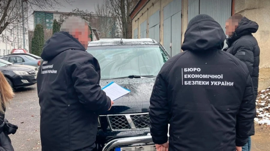 БЕБ: В Чернівцях благодійники продавали більше 20 автівок, які завезли як гуманітарку