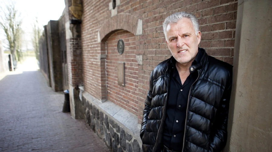 Умер известный журналист, в которого стреляли в Амстердаме