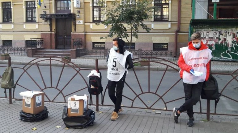 Слуги народа показали предварительные результаты опроса Зеленского