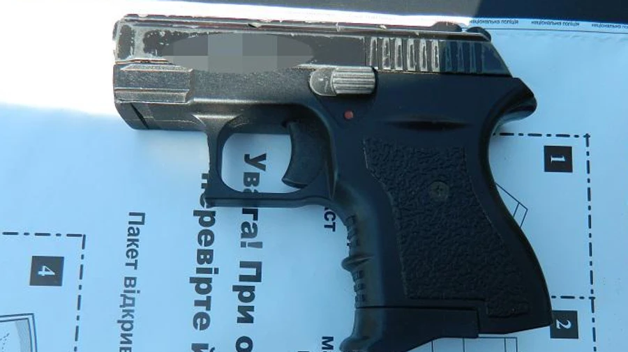 Конфлікт на Троєщині: поліція спіймала киянина, який вісім разів вистрелив у чоловіка