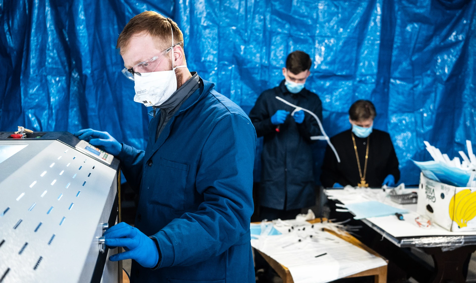 Фотопроект. Волонтеры, которые помогают в борьбе с коронавирусом