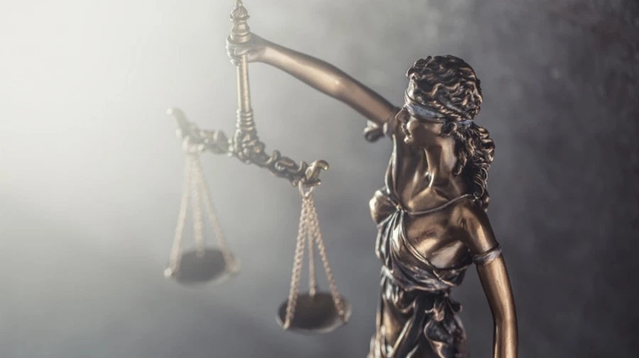 В Латвии 4,5 года тюрьмы дали мужчине, который сорвал флаг Украины и оправдывал войну