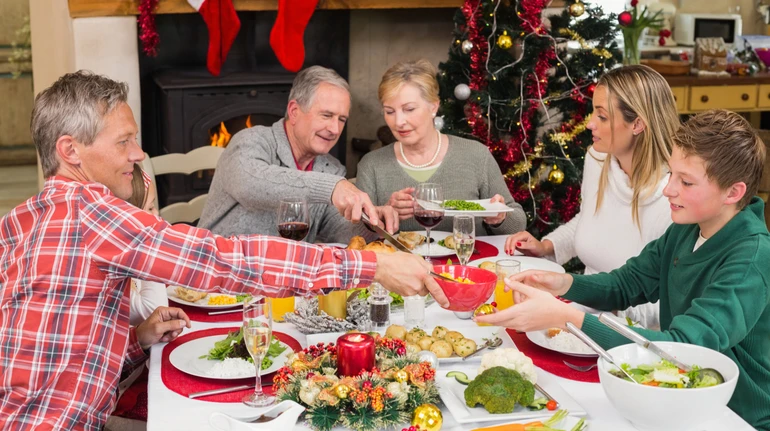 Чи можна погладшати від святкового переїдання і що на це впливає: пояснює дієтологиня