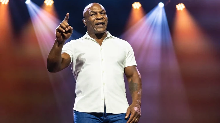 Железный Майк пообещал нокаутировать Мейвейзера