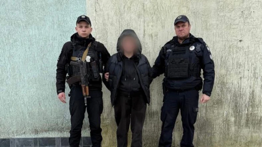 Поліція показала, як жінка закладала вибухівку у центрі Львова