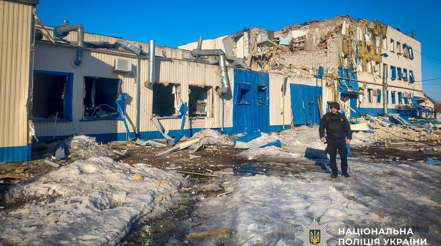 Russians strike business in Hlukhiv with guided bombs, killing two people – photos