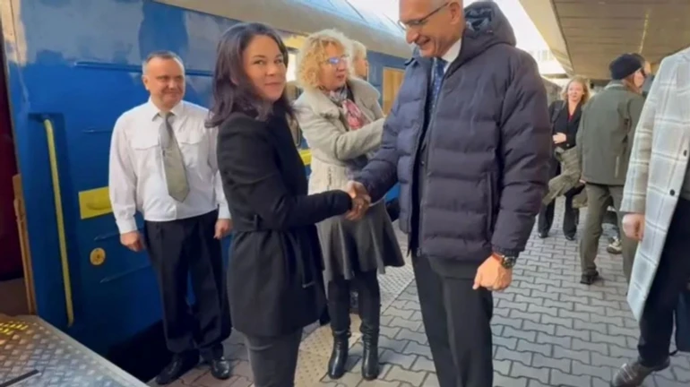 Germany's foreign minister arrives in Kyiv – video