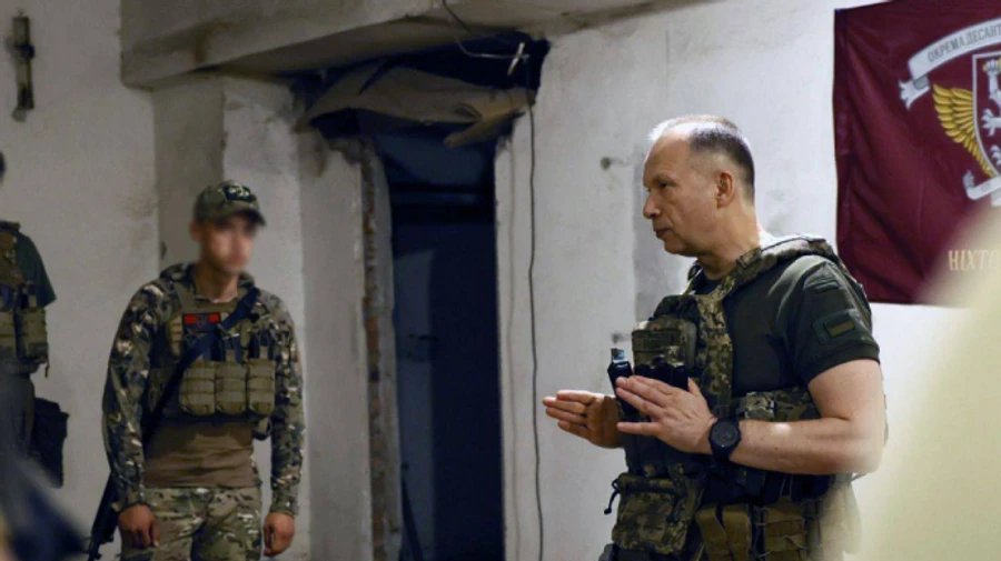 Сирський: Ворог постійно тисне на двох напрямках, ЗСУ зривають його плани