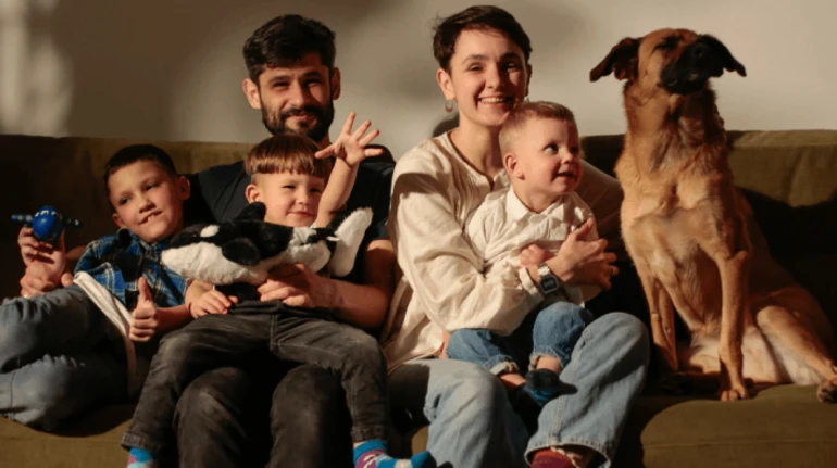 Мамо, чому ви так довго до нас їхали?. Історія Юлі та Юрка Дідул, які усиновили трьох хлопців