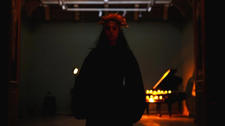 Свет, который враг никогда не выключит: в музее Ханенко Джамала пела при свечах