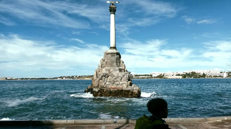 Я вже й не знаю, Путін це чи робот. Чим живе окупований Крим у війну