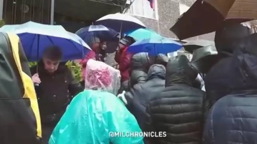 Mariupol City Hall: Russians hand out passes, and bread and water is their humanitarian aid