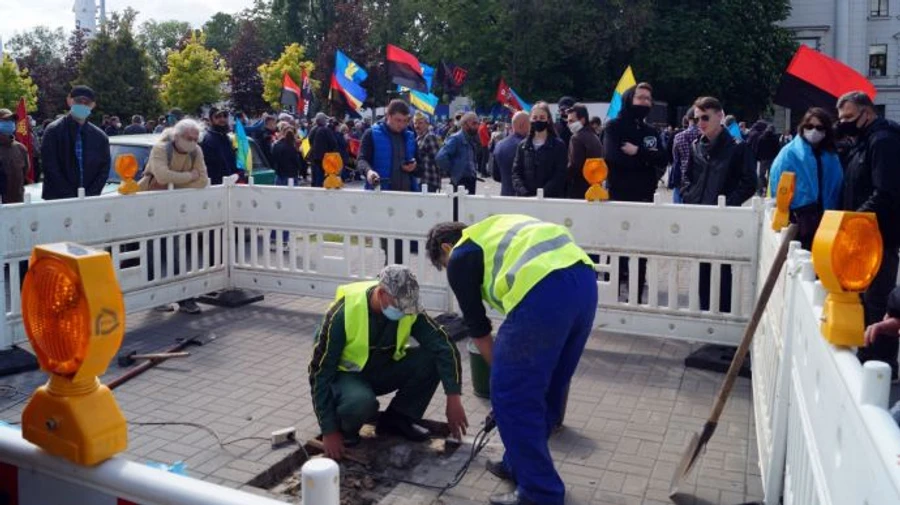 Стоп реванш: у Дніпрі біля ОДА хочуть встановити червоно-чорний прапор
