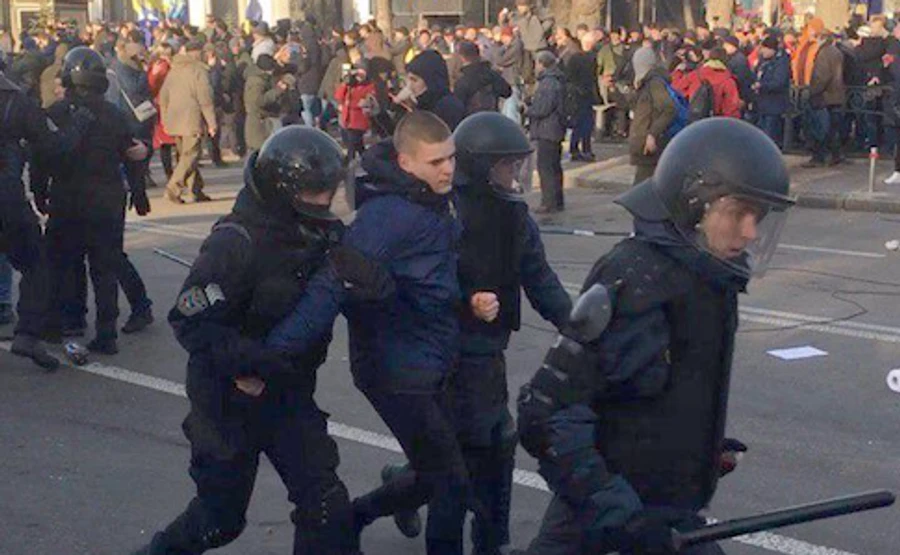 Столкновения под Радой: нацгвардейцу могут провести трепанацию, полиция готовит подозрения