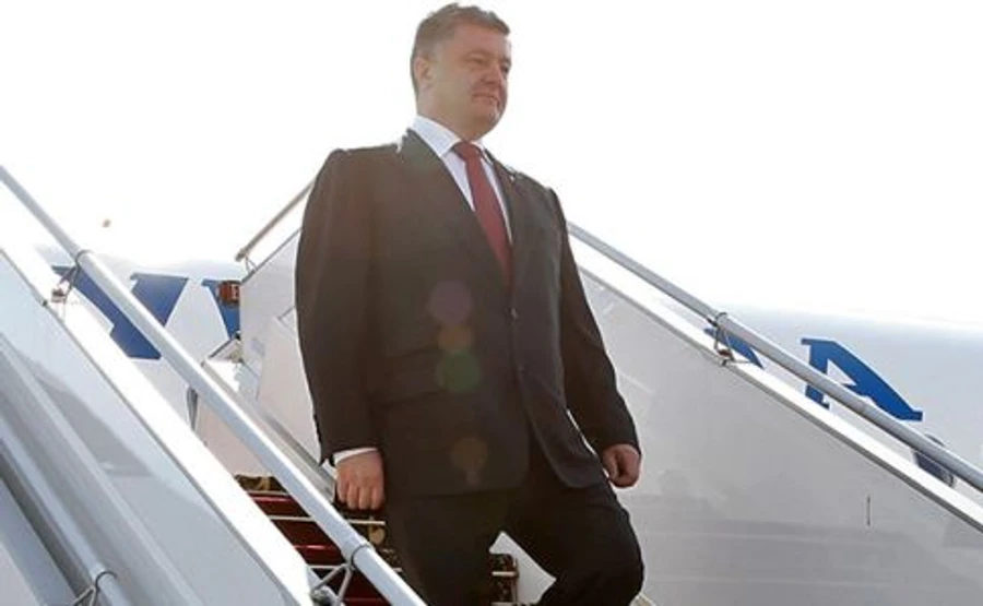 Порошенко вместе с семьей поехал из Украины – источники