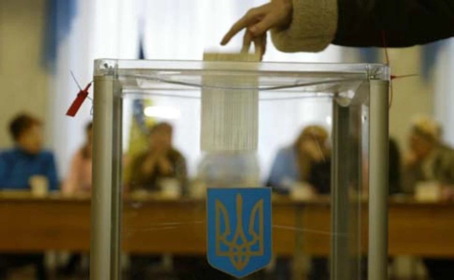 Социс: Пять кандидатов в президенты набирают от 6 до 9%, остальные - меньше