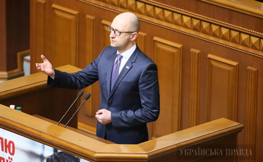 Яценюк поблагодарил всех и ушел из Рады, не дожидаясь отставки